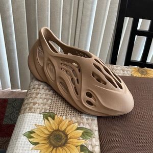 Yeezy Foam Runner Ochre Size 9